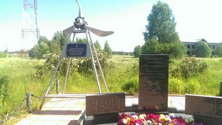 28 июля 2017 года в д. Торопово Бабаевского района на винте самолёта ПЕ-2 поднятого из болота с места трагедии, была заменена временная табличка на гранитную.