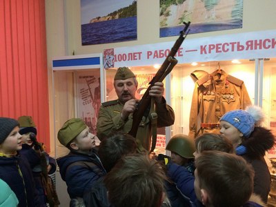 Член Вытегорского отделения ВРОО "Вологодское объединение поисковиков" Игорь Зубов провел экскурсию для детей Член Вытегорского отделения ВРОО "Вологодское объединение поисковиков" Игорь Зубов провел экскурсию для детей