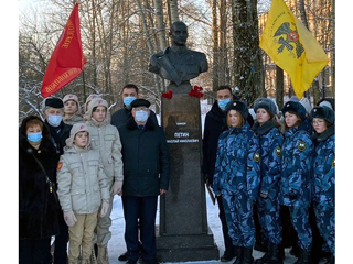 9 декабря 2021 года, в День героев Отечества, в Вологде состоялось значимое событие - открытие памятника выдающемуся военачальнику, вологжанину, Николаю Николаевичу Петину.
